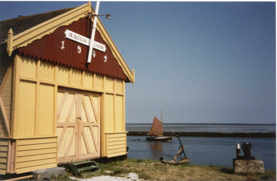 Gele schuur.jpg, 51735 bytes, 9/12/2001