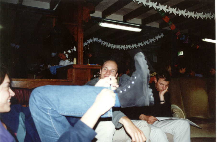 13.jpg, 43027 bytes, 9/18/2001